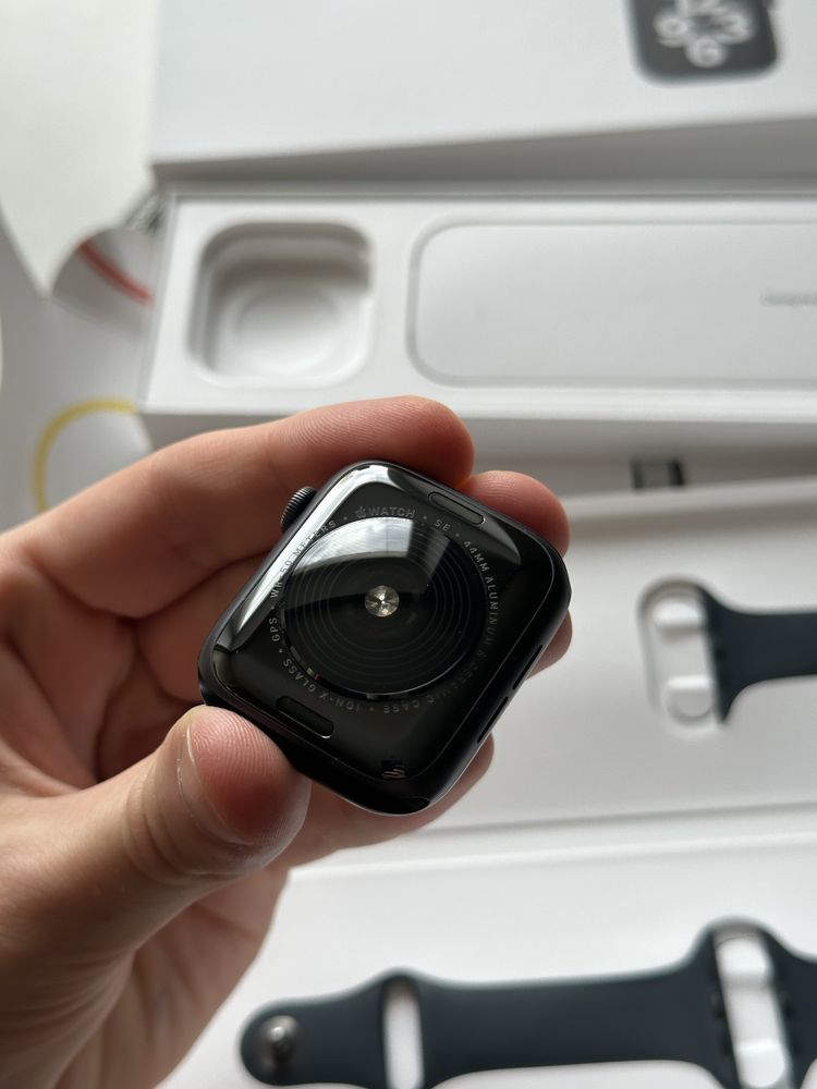 Apple Watch SE 44mm Space Gray( эпл вотч се, часы)