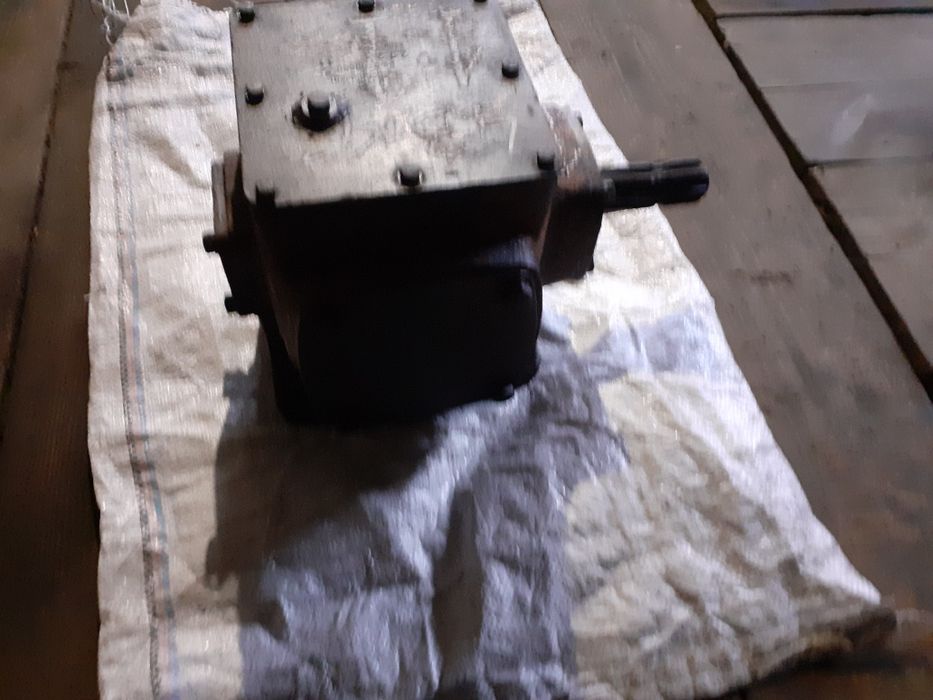 Редуктор угловой сельхозтехники.