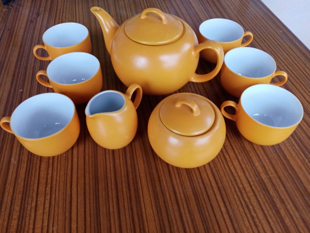 Serwis kawowy 6 osobowy niesygnowany porcelanowy
