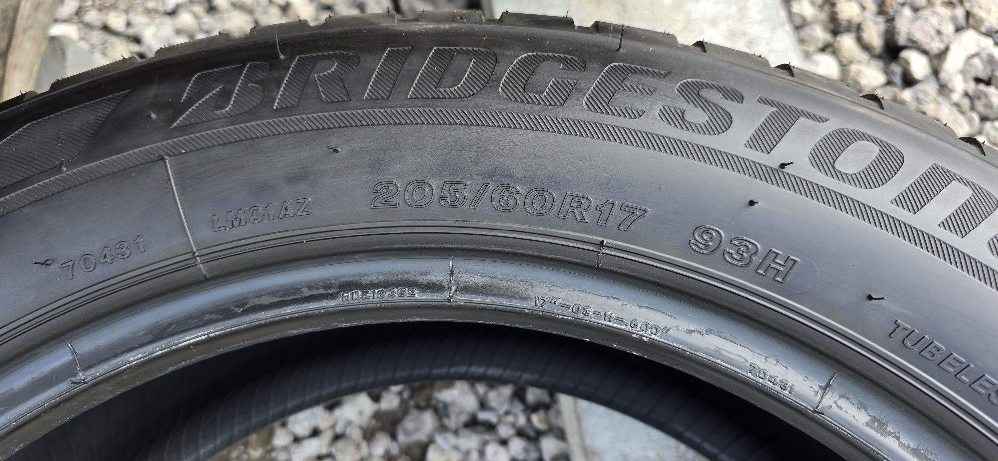 4x 205 60R17 Bridgestone Blizzak LM001
