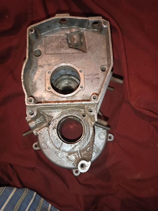 Картер, цилиндр, поршень, карбюратор и др. запчасти мопеда ,,Р