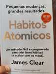 Livro Hábitos Atómicos.