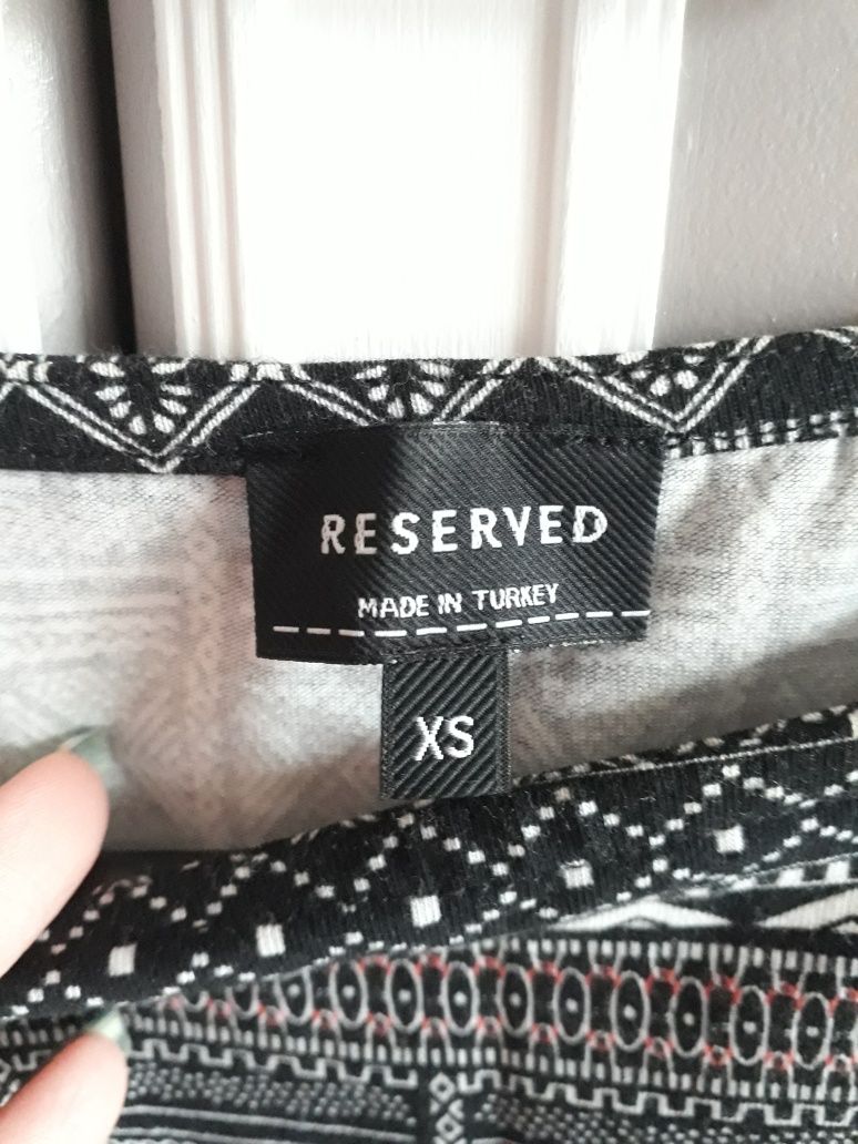 Krótka dopasowana sukienka z wzorkami reserved XS S azteckie wzory