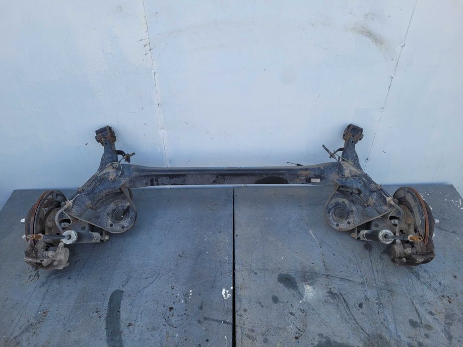 toyota verso belka tylna kompletna 09-13r
