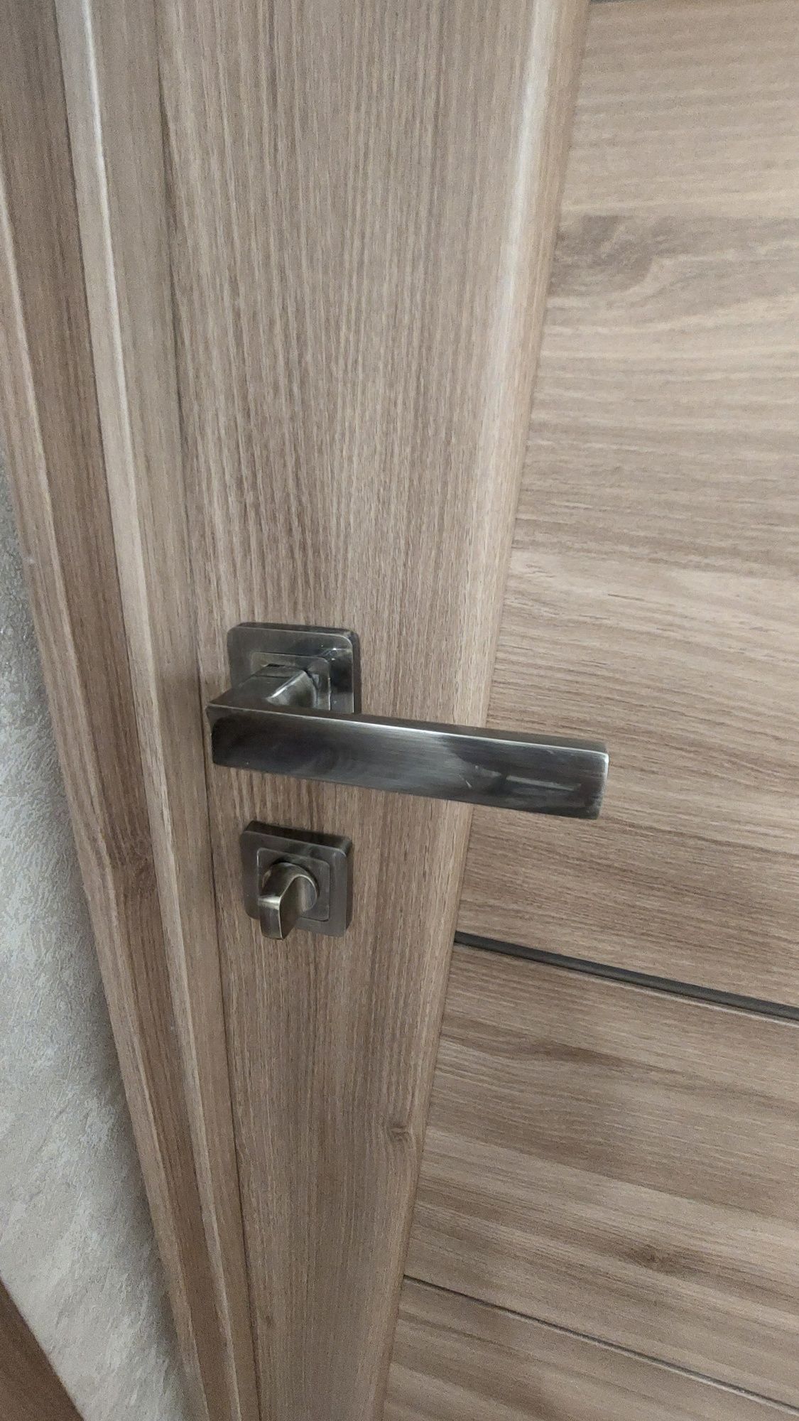 Міжкімнатні двері 2000×600 з коробкою , ручкою, замком.