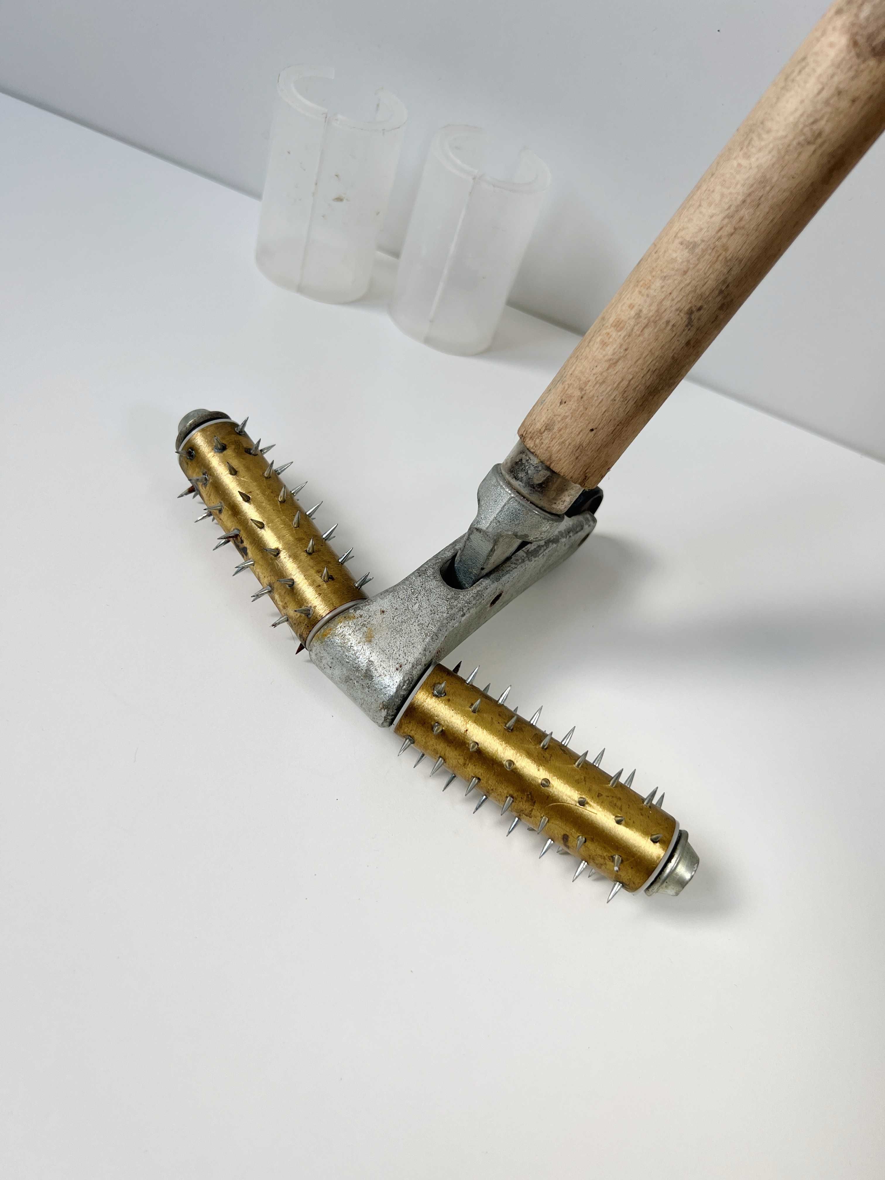 Wałek do perforacji tapet FRIEES wałek kolczasty/ perforator z kolcami