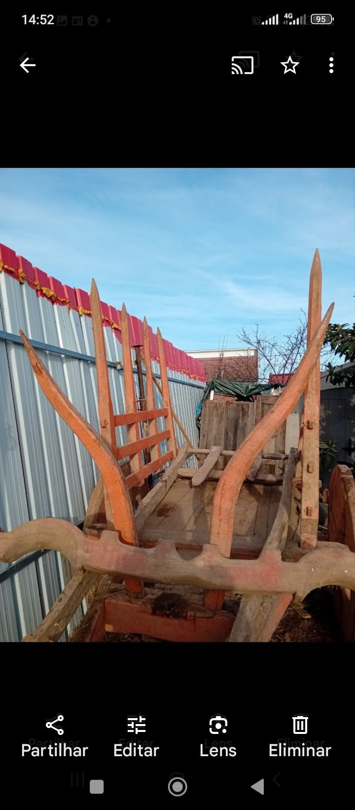 Carro de bois em madeira