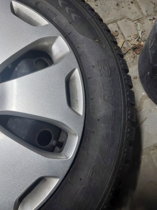 Opony zimowe 4szt.  Rovelo 215/55 R16