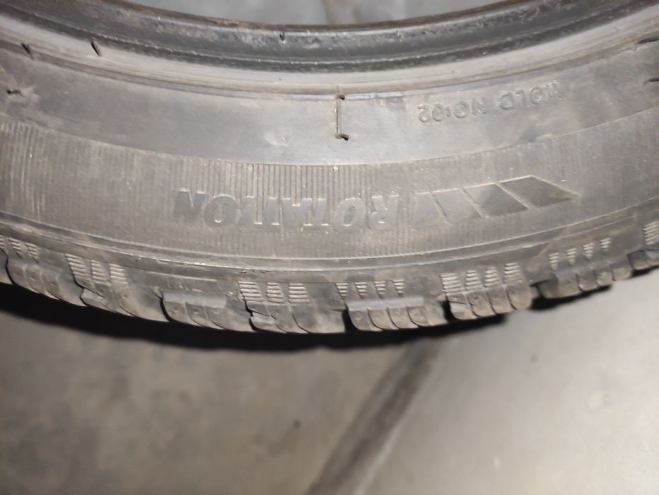 продам зимові шини r18 235 45