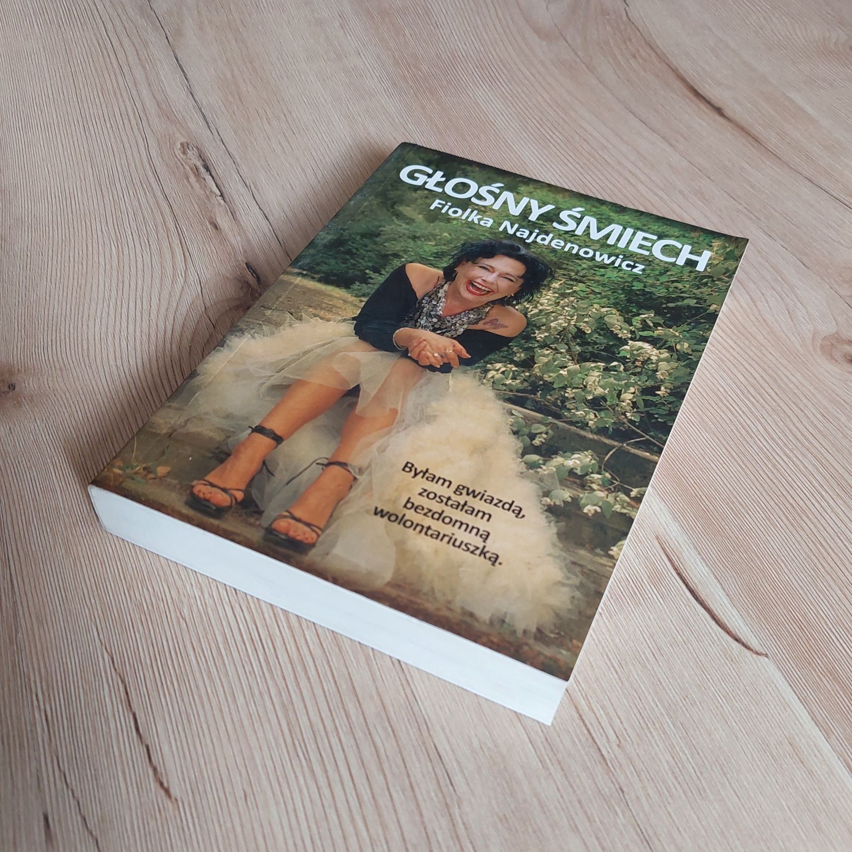 Głośny śmiech - Fiolka Najdenowicz