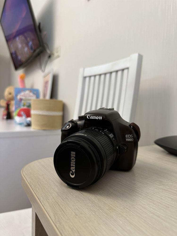 Фотоаппарат Canon EOS 1100D в ексклюзивном коричневом цвете