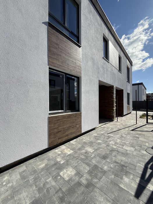 Дуплекс в центрі міста Буча з підвалом і центральними комунікаціями!