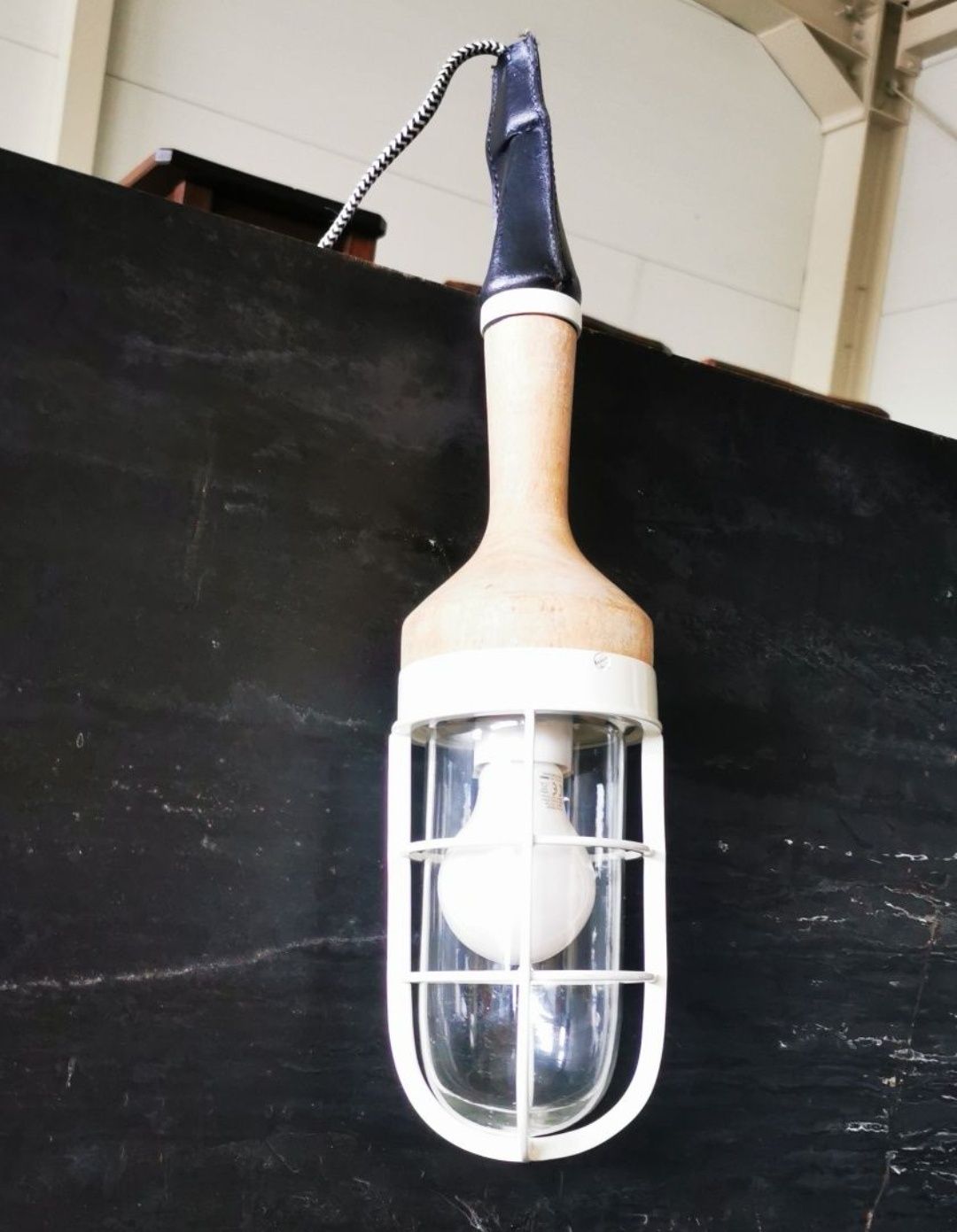 Stara ręczna lampa