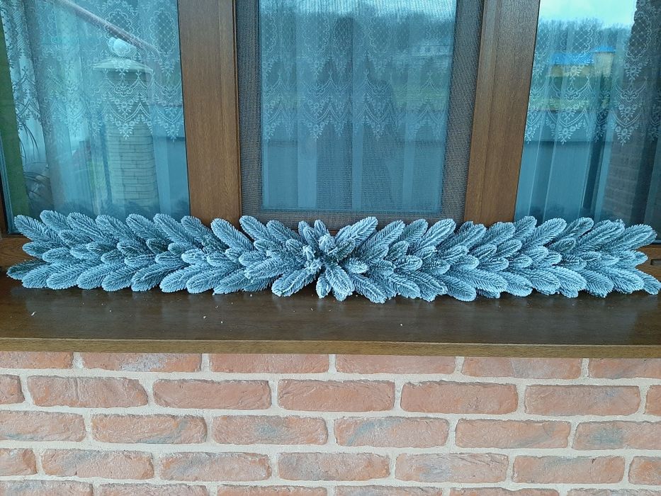 Новорічний декор. Гірлянда з литих гілок