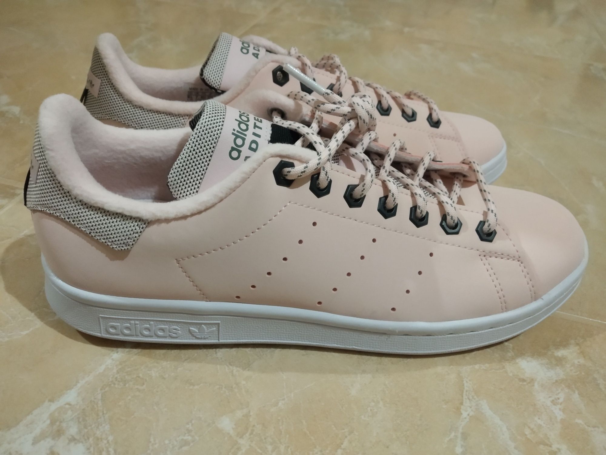 Кросівки Adidas Aditech original.