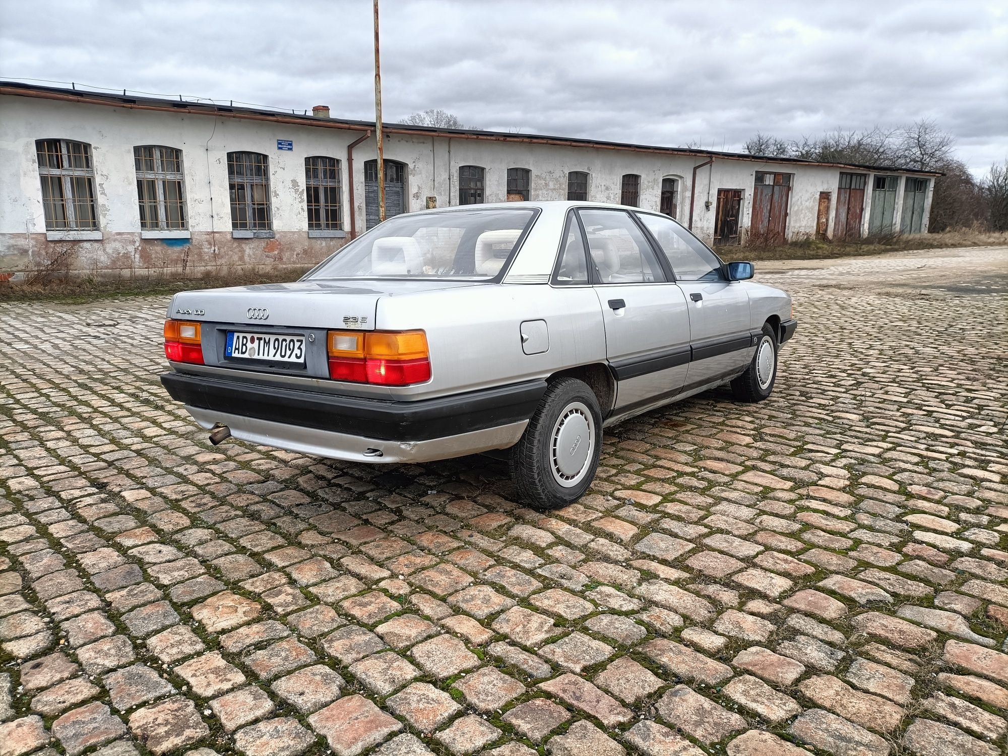 Audi 100 C3 cygaro