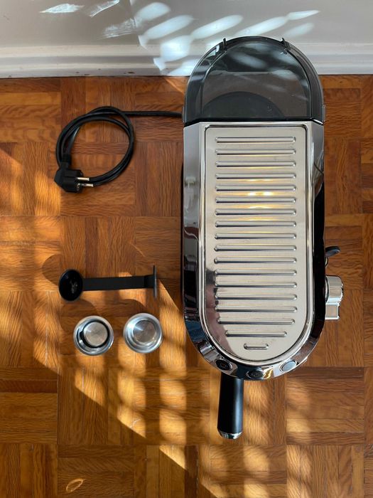 Máquina Café Delonghi Dedica Preta - como nova!