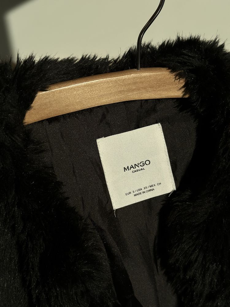 MANGO Casual S / XS czarne futro futerko eleganckie Sylwester