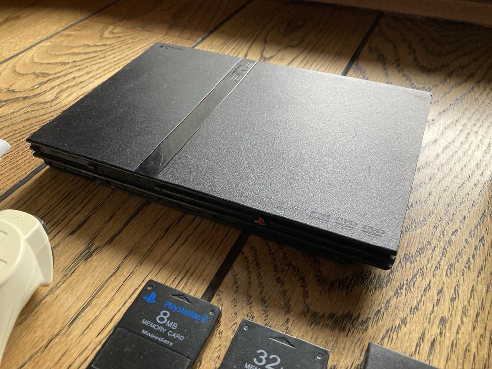 Zestaw Playstation 2, 3 pady, adapter, okablowanie, zasialcz
