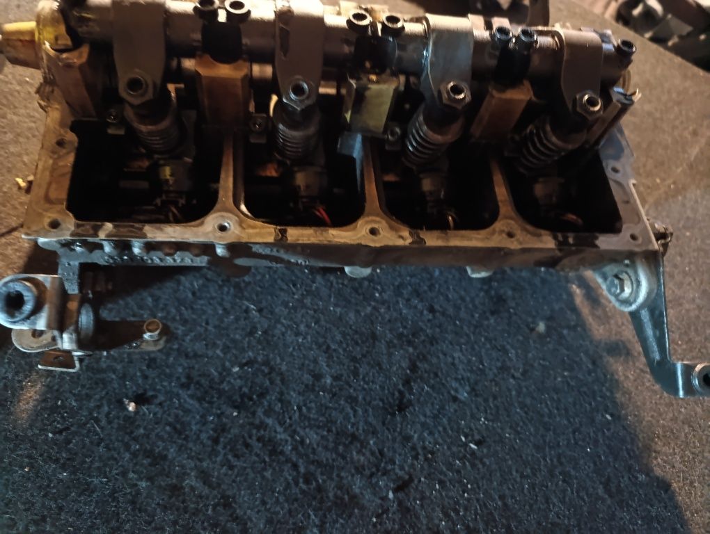 Głowica wałek wtryski wtryskiwacze pompowtryski volkswagen passat b6