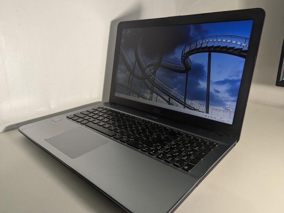 Asus x541 Core i3 6gen , SSD , Батареї 6год!