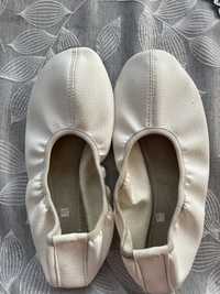 Białe baletki 38