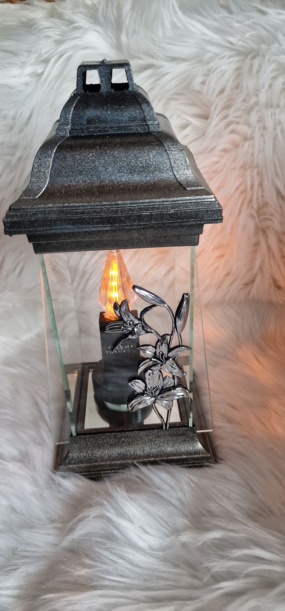 Srebrny Znicz szklany Verona 32 cm srebrny kwiat
Znicz bez wkładu LED.