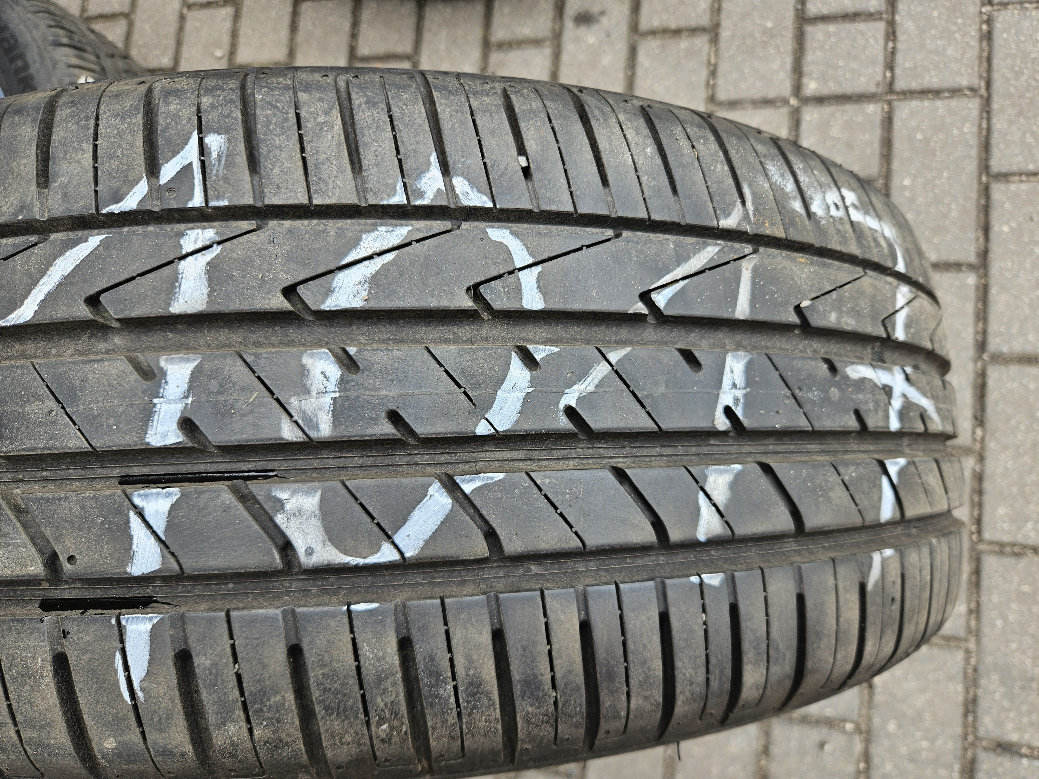 2x 235/55R18 100V Hankook Ventus S1 evo2 SUV K117A / 2x 7,5mm [1017A]