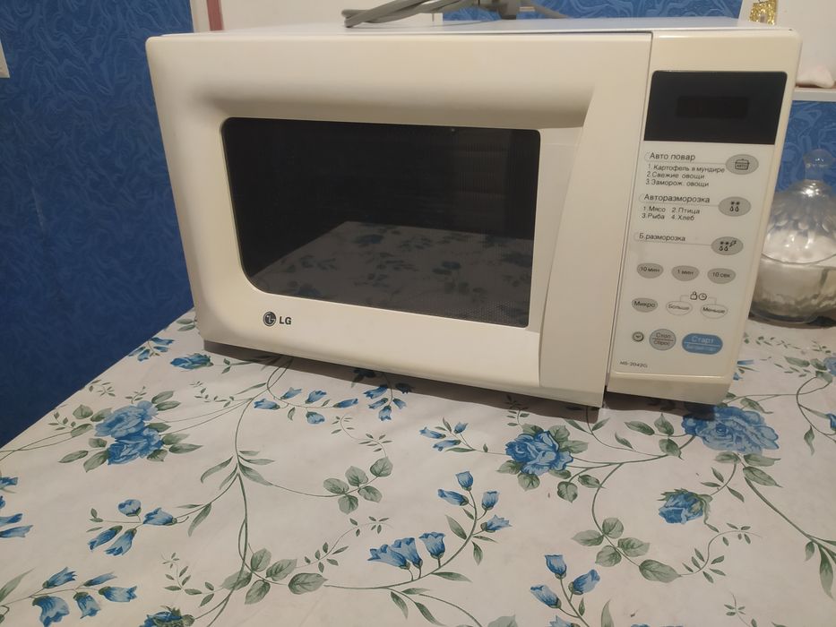 Продам мікрохвильовку LG MS-2042G