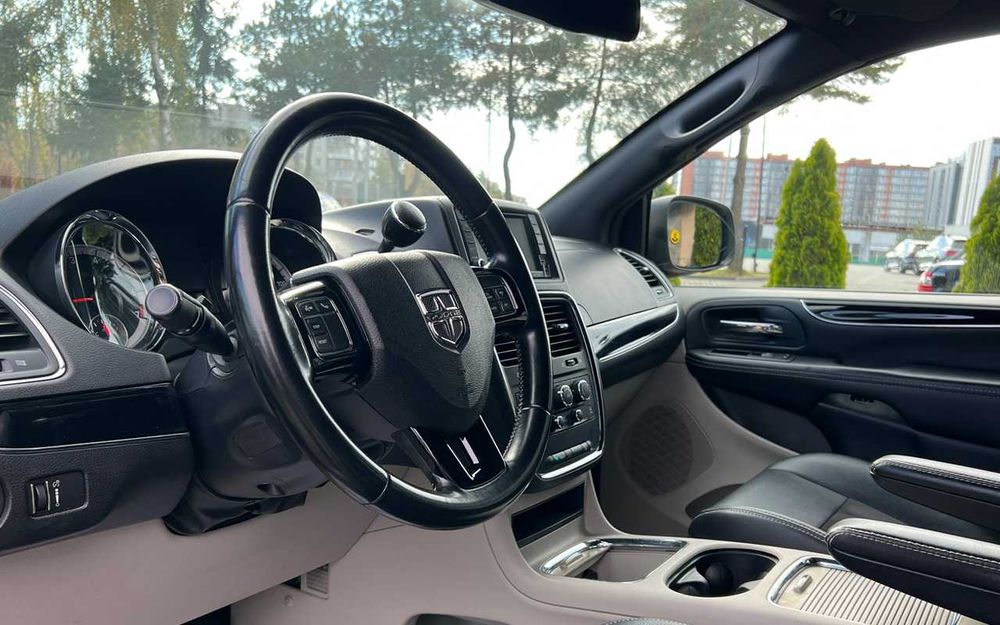 Dodge Grand Caravan 2020