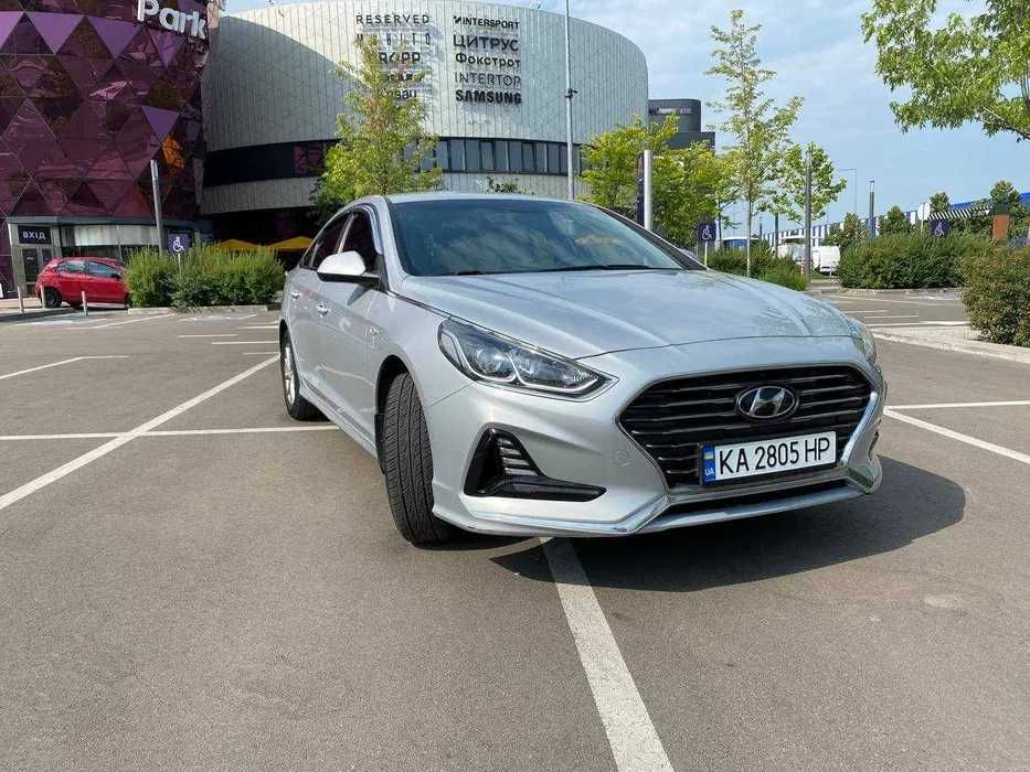 Оренда легкового автомобіля бізнес класу Hyundai Sonata