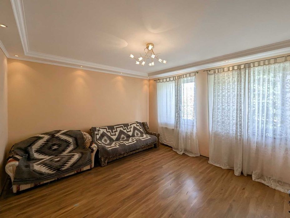 Будинок  20 км від Рівного в Зорі