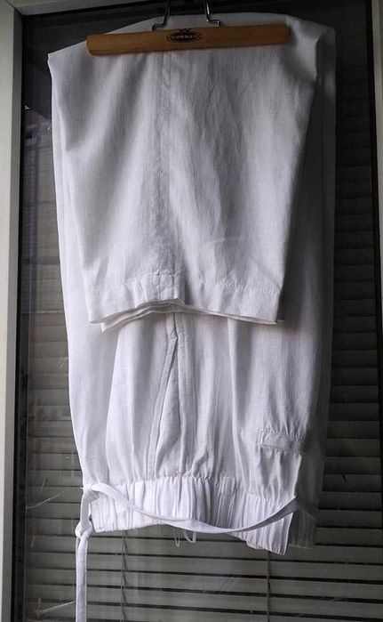 Белые льняные  брюки  фасон бананы  на бедра 120 см  лен льон лляні