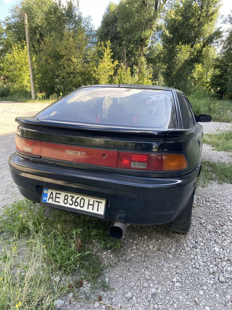 Mazda 323F 1992 рік бензин 1.9л на ходу, по техпаспорту, без торгу