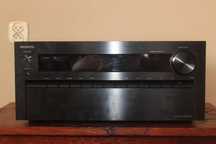Sprzęt audio z głośnikami ONKYO TX-NR828