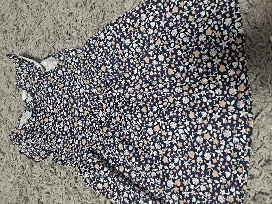 Sukienka w kwiaty 104 hm