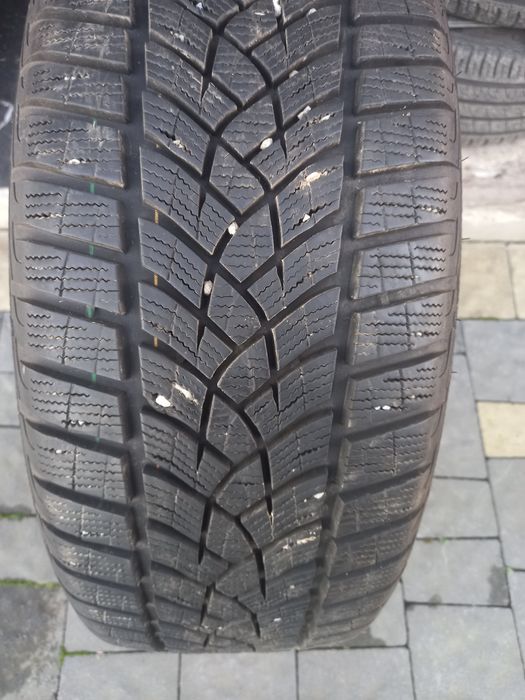Шини Goodyaer 225/45r19