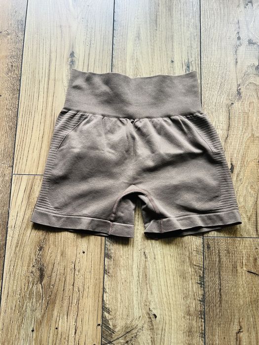 Krótkie spodenki sportowe legginsy beżowe S M 34 36
