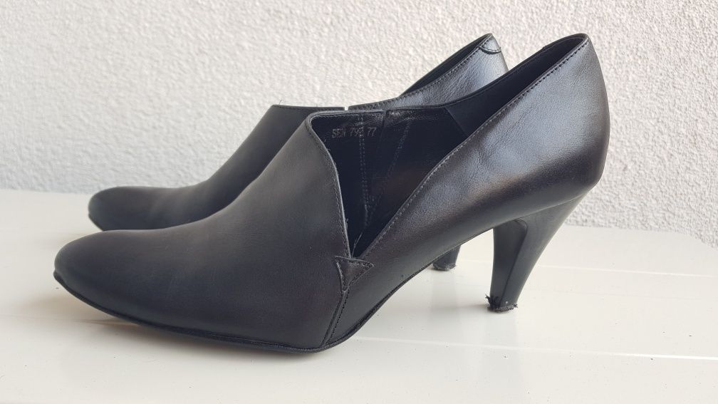 Skórzane botki na obcasie, 38