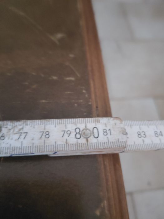 Mesinha antiga de madeira para sala de estar