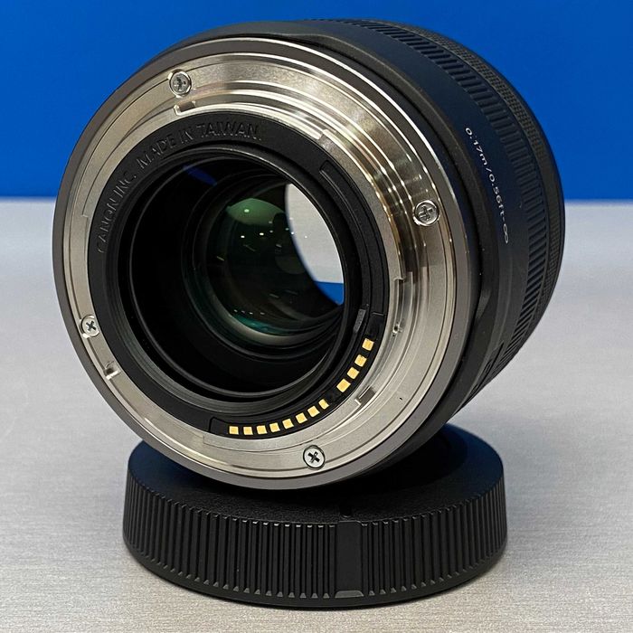 Canon RF 35mm f/1.8 Macro IS STM