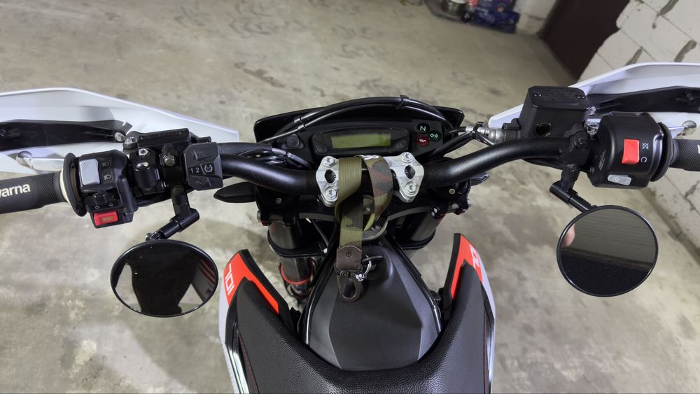 Husgvarna 701 supermoto