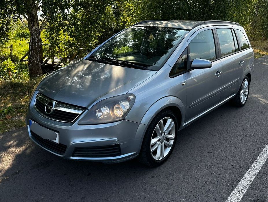 Свіжопригнана Опель Зафіра Б 2006 не розмитнена