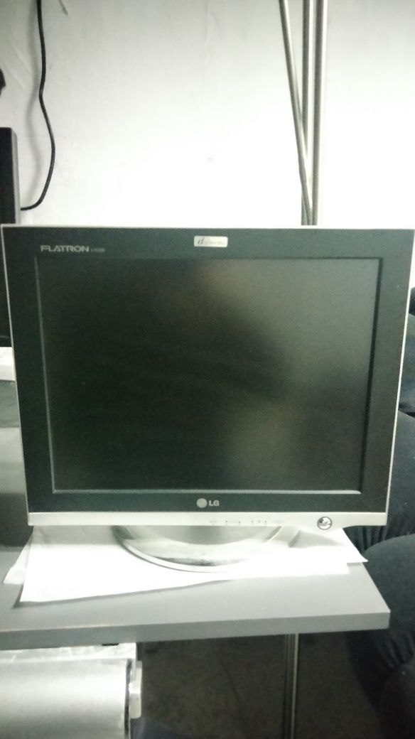 Монітор  LG                    .