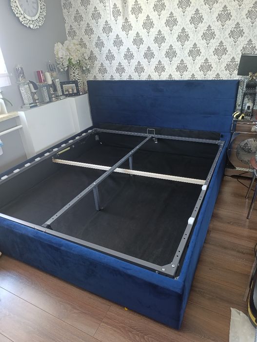 Łóżko tapicerowane