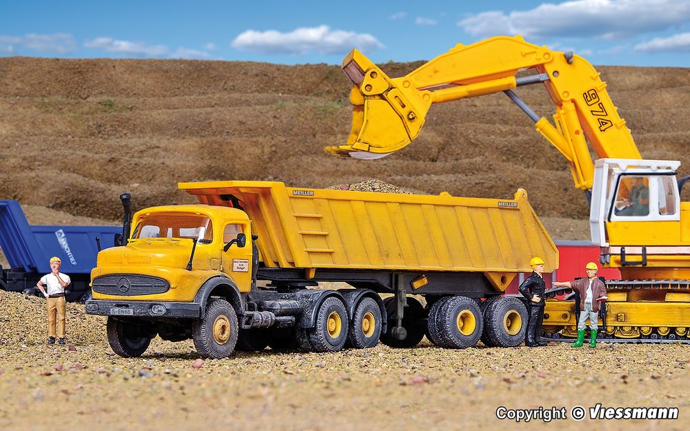 Kibri 14025 - Mercedes LAK 2624 z naczepą H0