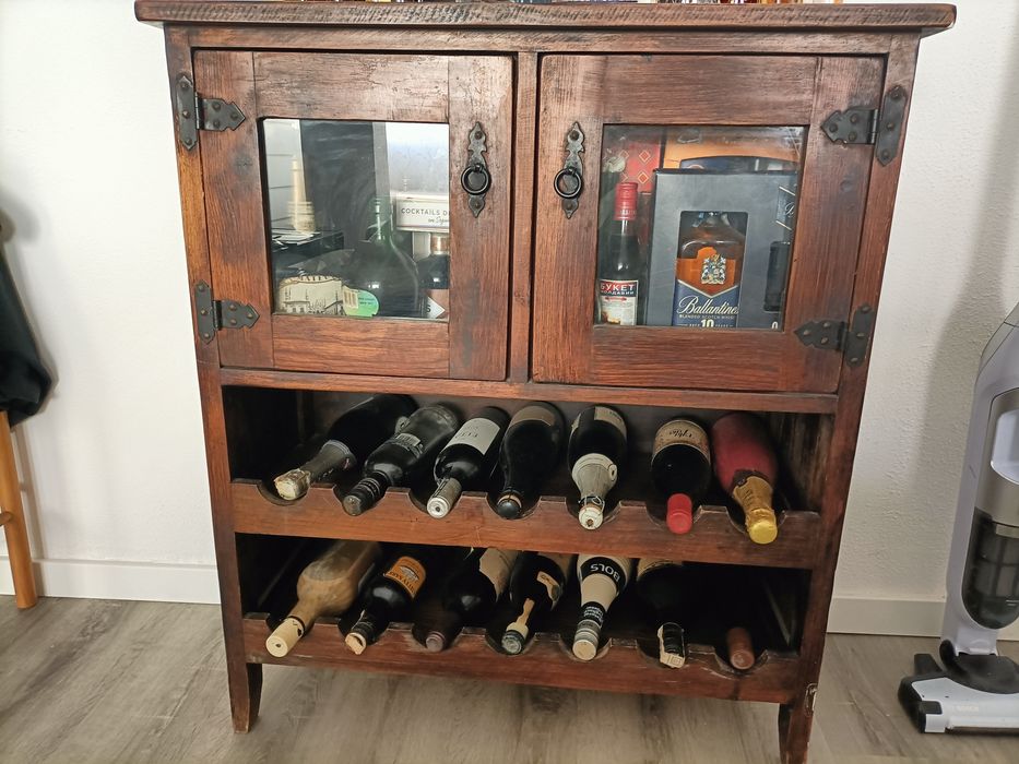 Móvel TV, garrafeira e mesa de centro