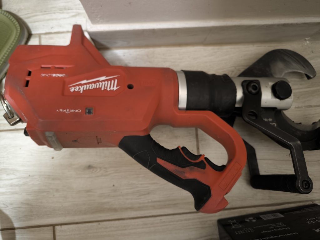 Nożyce/obcinak do kabli Milwaukee M18 HCC75