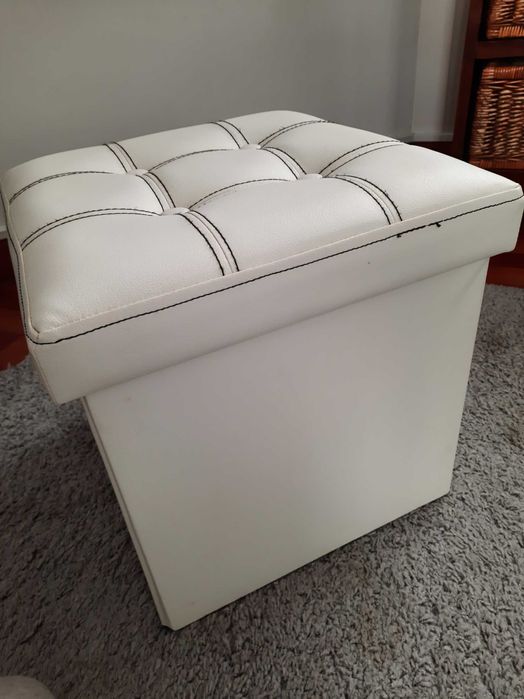 Pufes com arrumação