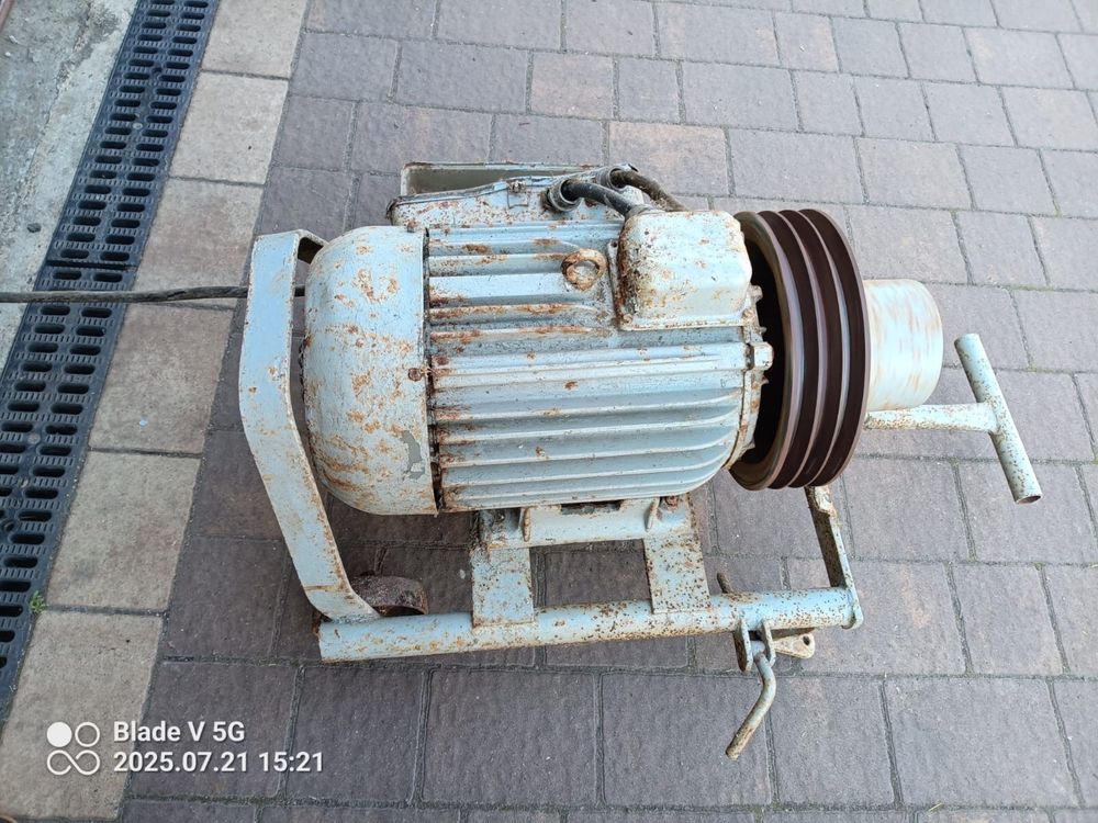 Silnik elektryczny 5 kW+ | Sprawny | Z podstawą i kołem pasowym